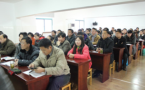 安邦邀請著名經(jīng)濟學教授陸滿平來企做“融資上市”培訓(xùn)(圖2)