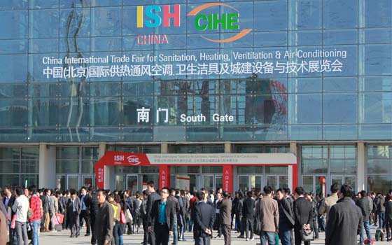 安邦集團參加中國（北京）國際供熱通風空調(diào)、衛(wèi)生潔具及城建設備與技術(shù)展會現(xiàn)場(圖1)