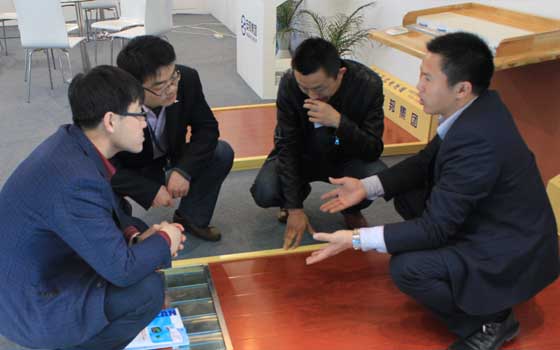 安邦集團(tuán)參加中國（北京）國際供熱通風(fēng)空調(diào)、衛(wèi)生潔具及城建設(shè)備與技術(shù)展會現(xiàn)場(圖8)