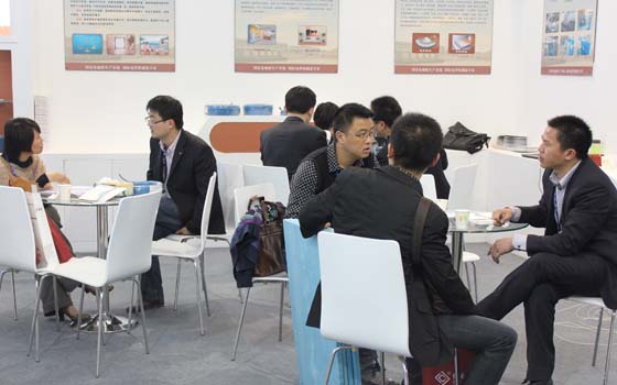 安邦集團(tuán)參加中國（北京）國際供熱通風(fēng)空調(diào)、衛(wèi)生潔具及城建設(shè)備與技術(shù)展會現(xiàn)場(圖4)